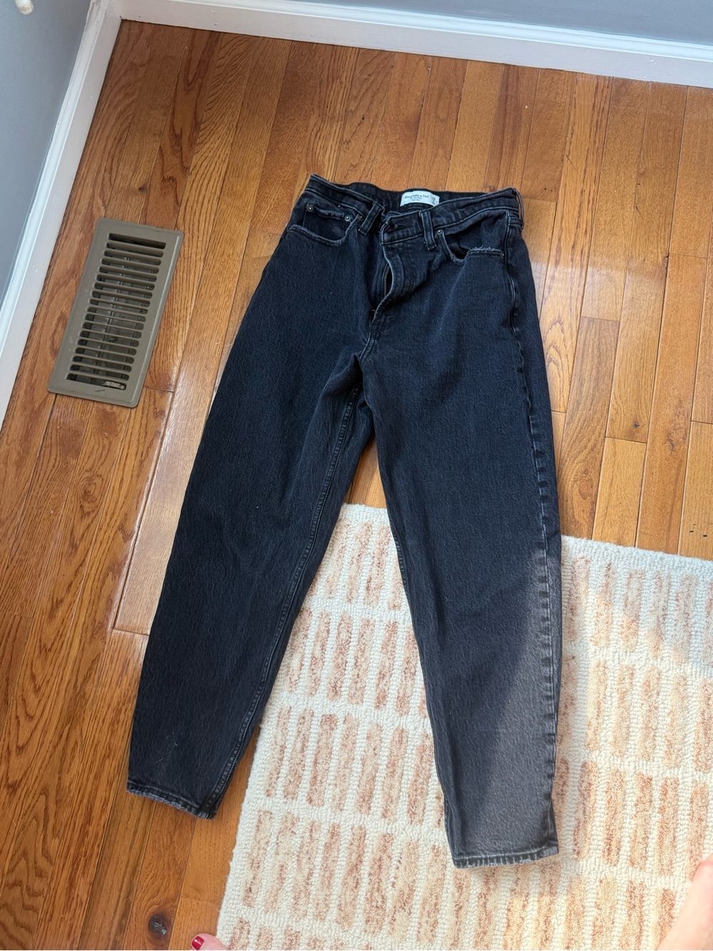 80s high rise mom jeans Abercrombie & Fitch Black Cropped Ankle Jeans